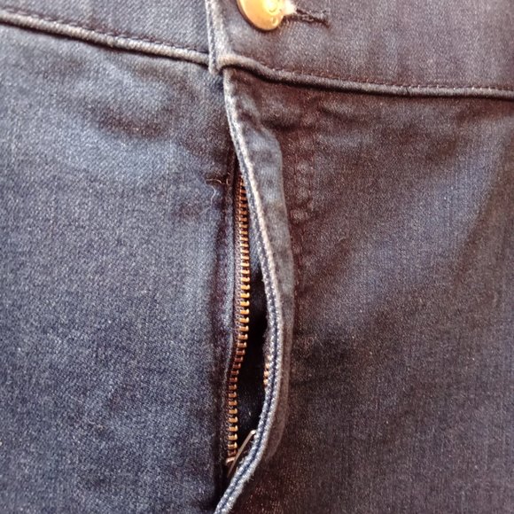 Simon Chang Aplique Capris - Picture 9 of 12